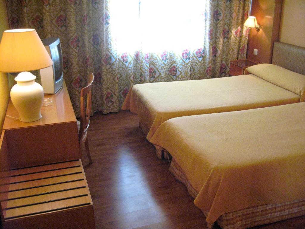 Hotel Restaurante San Roque Medina del Campo Szoba fotó