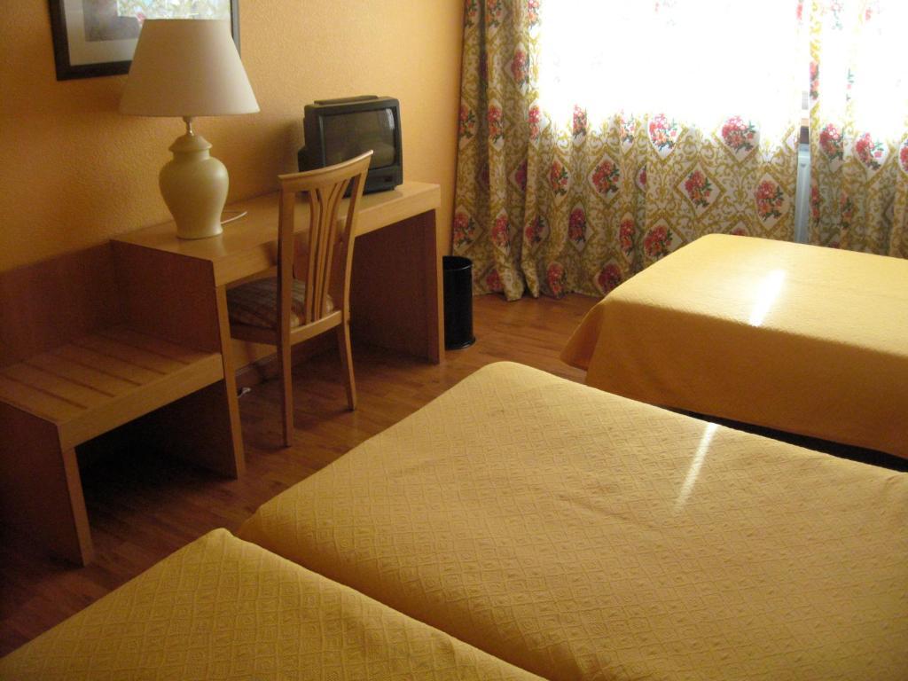 Hotel Restaurante San Roque Medina del Campo Szoba fotó