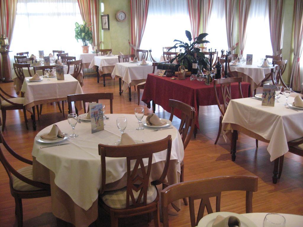Hotel Restaurante San Roque Medina del Campo Kültér fotó